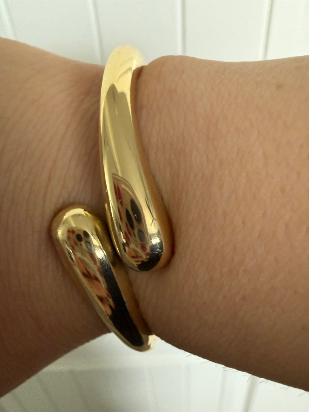 Gold Tone Sculptural Women’s Bracelet - Polished Teardrop Design
